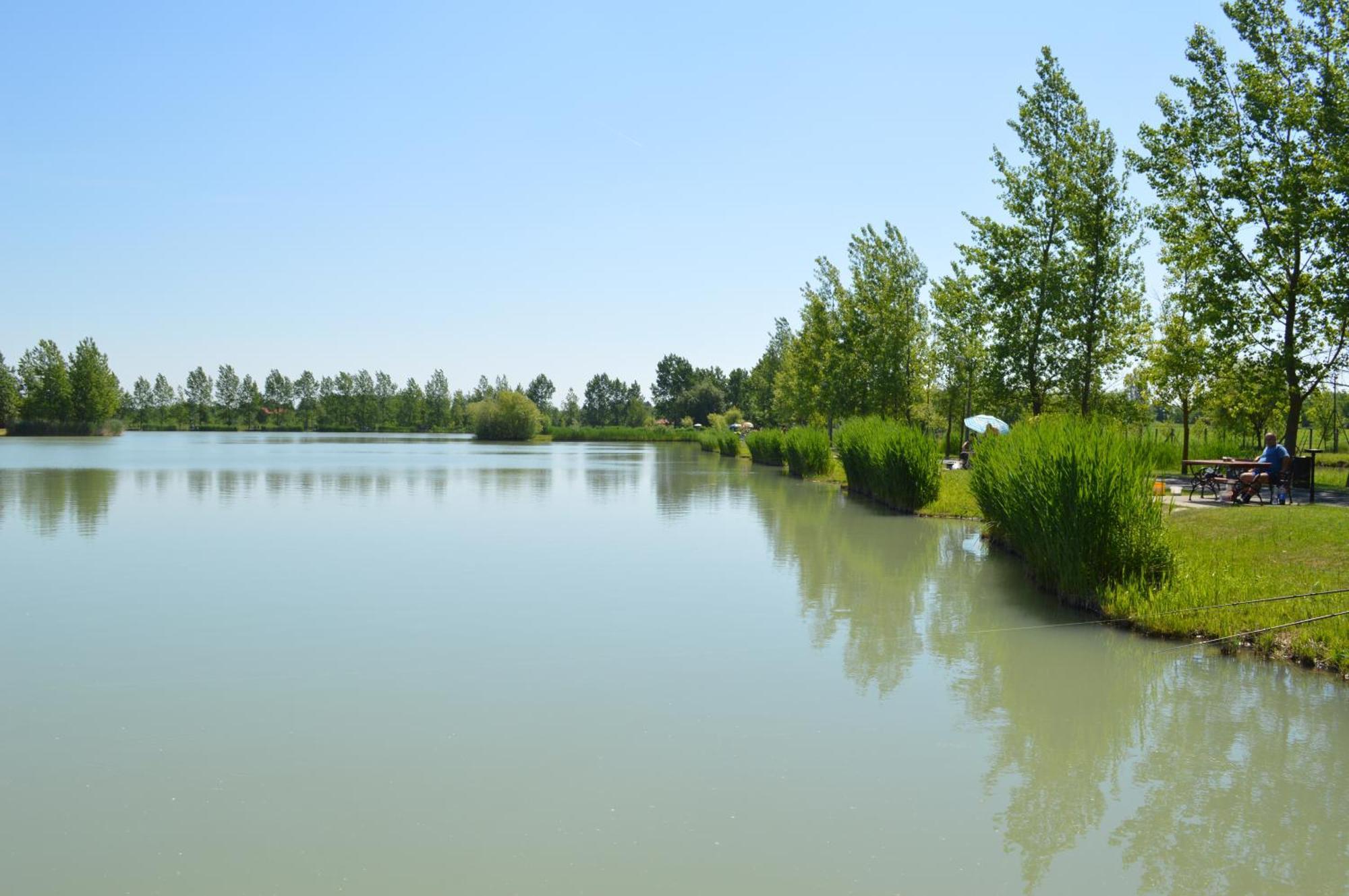 Bibic Es Tueskevar Etterem Es Horgaszto Hotel 3*