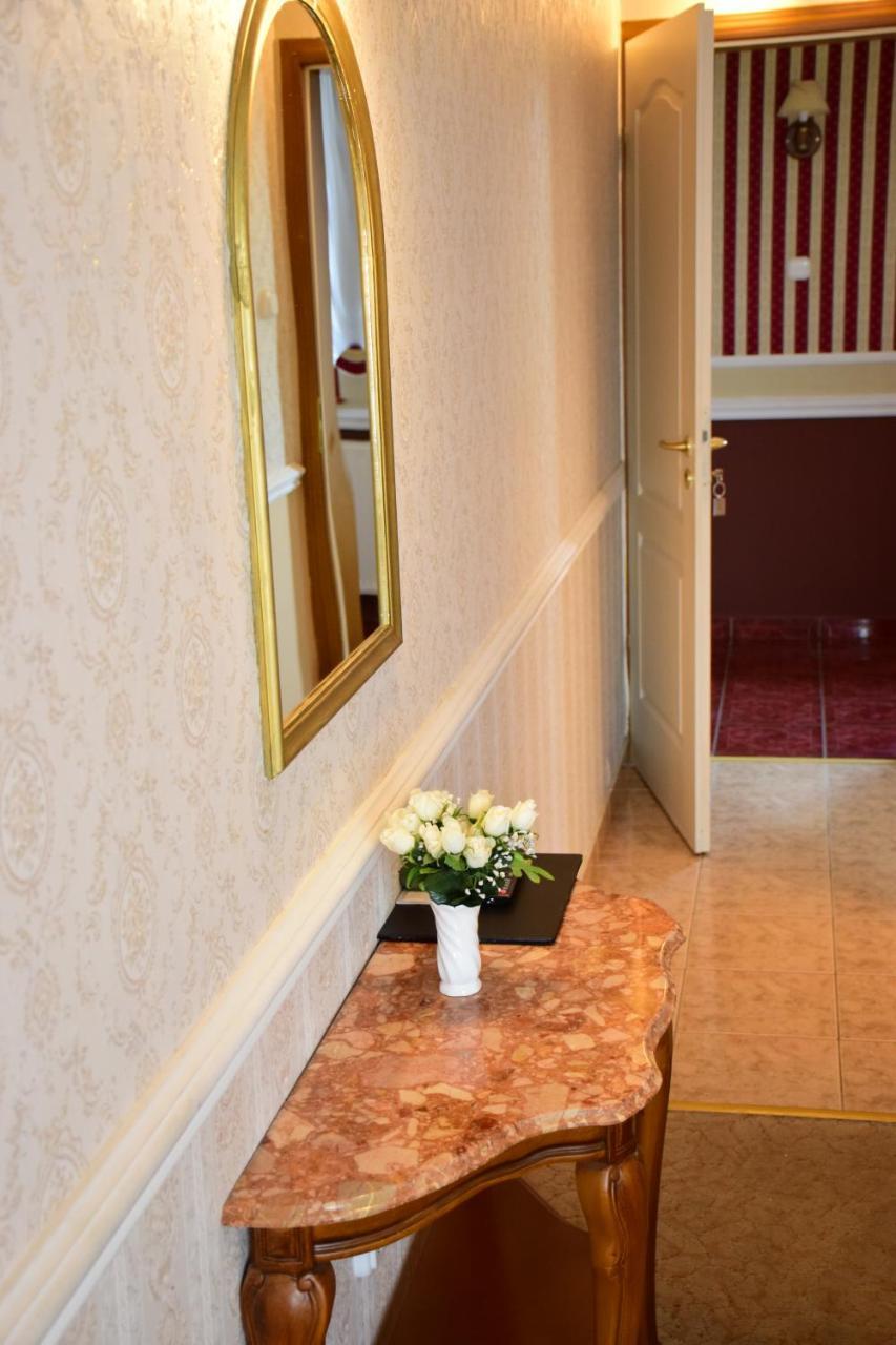 Bibic Es Tueskevar Etterem Es Horgaszto Hotel