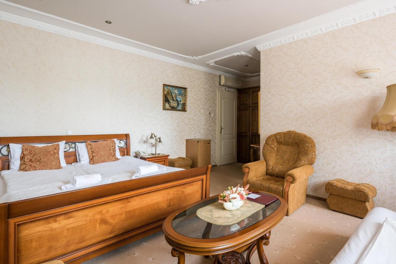 Bibic Es Tueskevar Etterem Es Horgaszto Hotel Mestecǎneşti