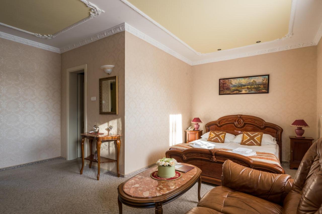 Hotel Bibic Es Tueskevar Etterem Es Horgaszto Mestecǎneşti