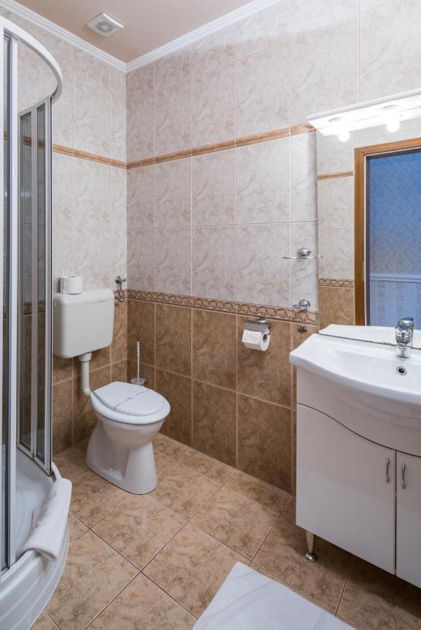 Bibic Es Tueskevar Etterem Es Horgaszto 3* Mestecǎneşti