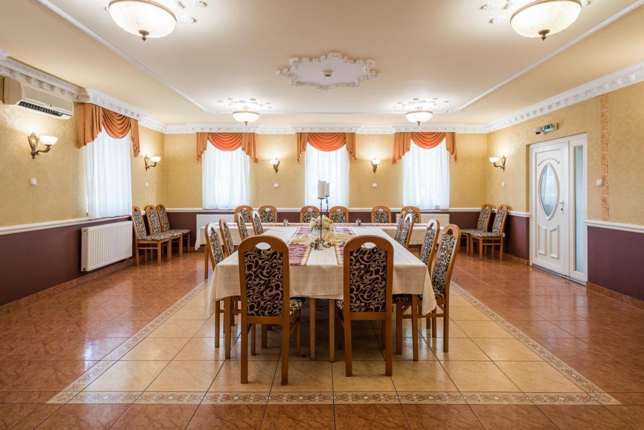 Bibic Es Tueskevar Etterem Es Horgaszto Hotel Mestecǎneşti